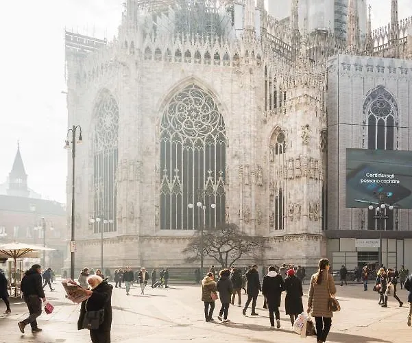 An Elegant Vacation Rental Near Duomo Milan, 2 Bedrooms, 6 Guests Apartment Milan