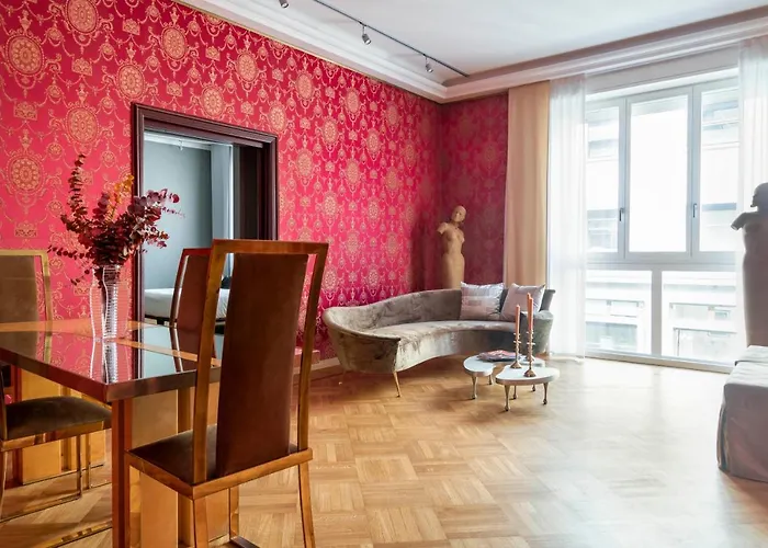 Apartment An Elegant Vacation Rental Near Duomo Milan, 2 Bedrooms, 6 Guests
