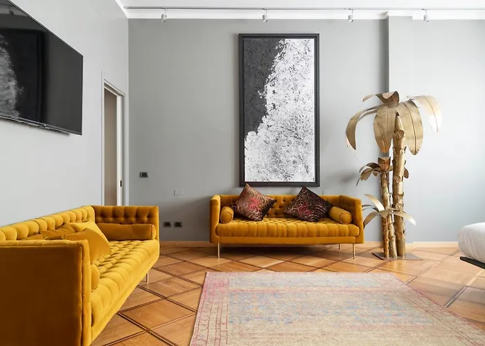 Apartment An Elegant Vacation Rental Near Duomo Milan, 2 Bedrooms, 6 Guests *
