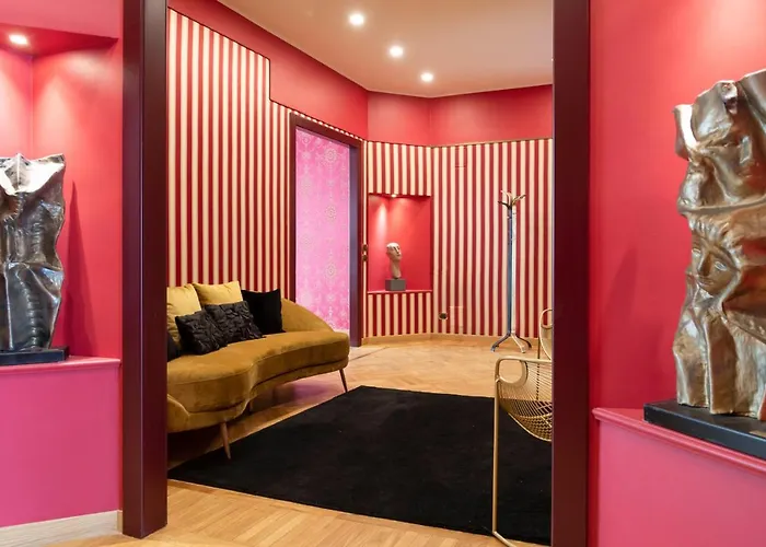 An Elegant Vacation Rental Near Duomo Milan, 2 Bedrooms, 6 Guests * Milan