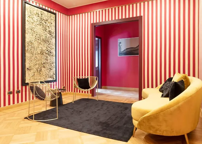 Apartment An Elegant Vacation Rental Near Duomo Milan, 2 Bedrooms, 6 Guests *