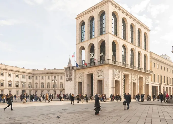 An Elegant Vacation Rental Near Duomo Milan, 2 Bedrooms, 6 Guests Apartment