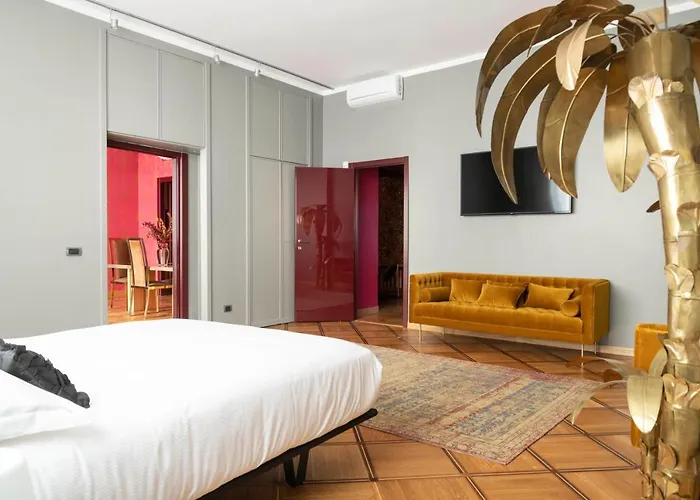 Apartment An Elegant Vacation Rental Near Duomo Milan, 2 Bedrooms, 6 Guests *