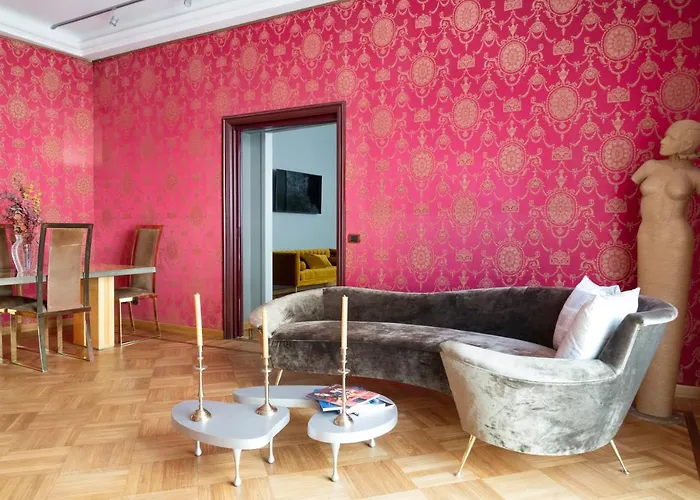 An Elegant Vacation Rental Near Duomo Milan, 2 Bedrooms, 6 Guests * Milan