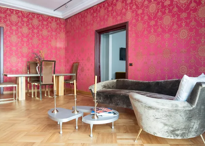 Apartment An Elegant Vacation Rental Near Duomo Milan, 2 Bedrooms, 6 Guests *