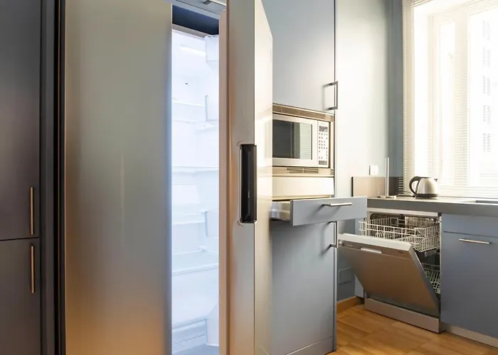 An Elegant Vacation Rental Near Duomo Milan, 2 Bedrooms, 6 Guests * Milan