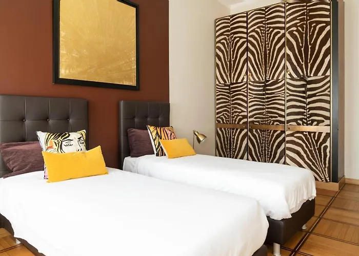 An Elegant Vacation Rental Near Duomo Milan, 2 Bedrooms, 6 Guests *