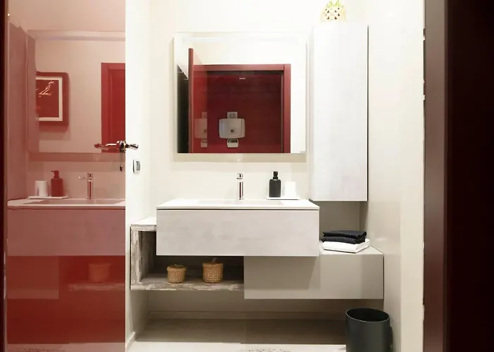 Apartment An Elegant Vacation Rental Near Duomo Milan, 2 Bedrooms, 6 Guests *