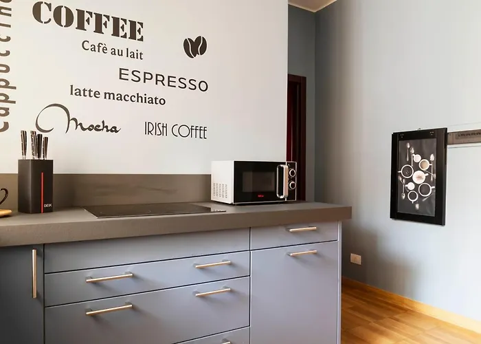 An Elegant Vacation Rental Near Duomo Milan, 2 Bedrooms, 6 Guests Apartment