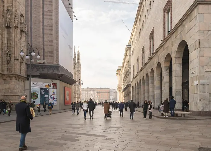 An Elegant Vacation Rental Near Duomo Milan, 2 Bedrooms, 6 Guests *