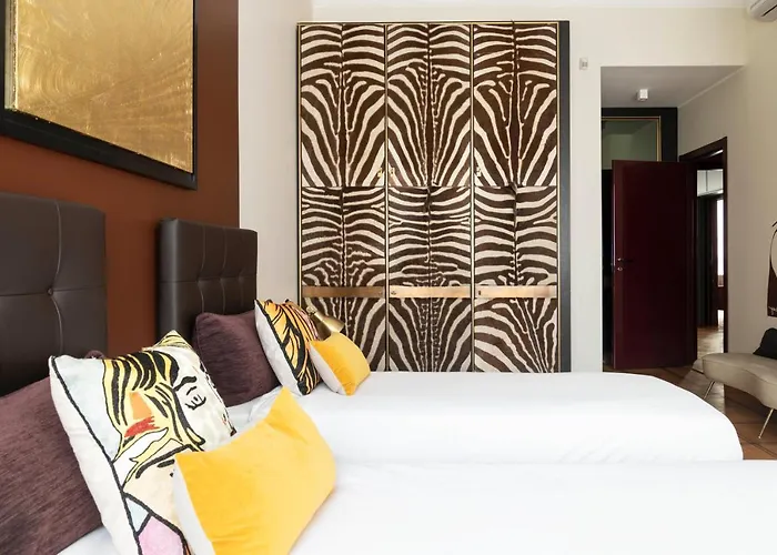 Apartment An Elegant Vacation Rental Near Duomo Milan, 2 Bedrooms, 6 Guests