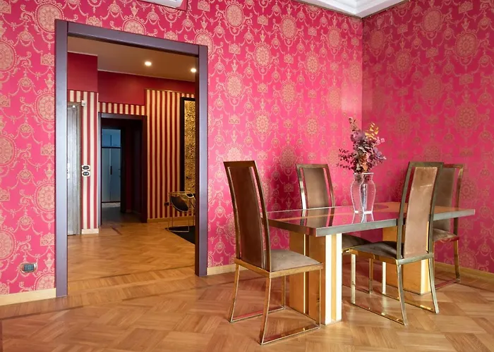 An Elegant Vacation Rental Near Duomo Milan, 2 Bedrooms, 6 Guests * Milan