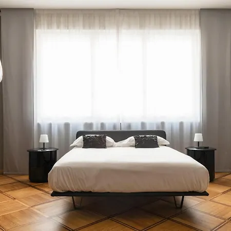 Elegance In Downtown Apartment Milan